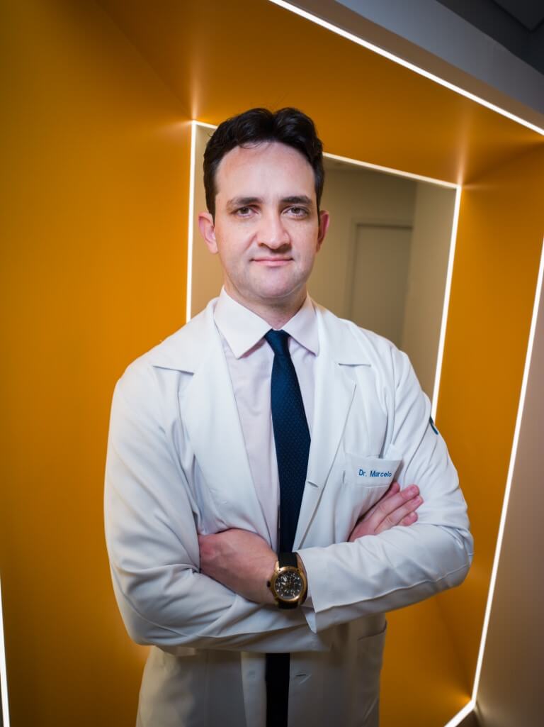 Dr. Said Médico Endocrinologia e Mindfulness Imagem Dr Fundo Colorido 2